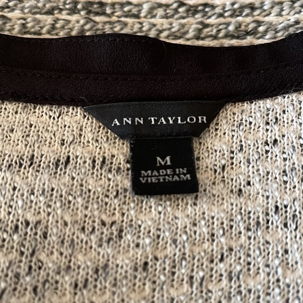 Ann Taylor Fitted Knit Pullover Top Cap Sleeves Size Medium - Picture 5 of 7